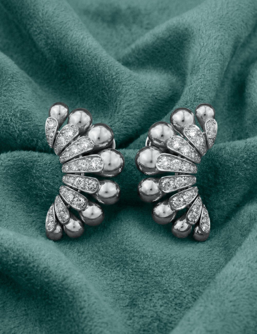 Серьги из белого золота c бриллиантами