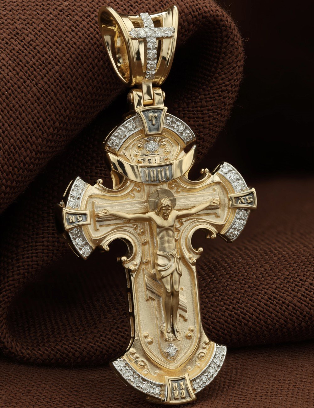 Крест из лимонного золота c бриллиантами