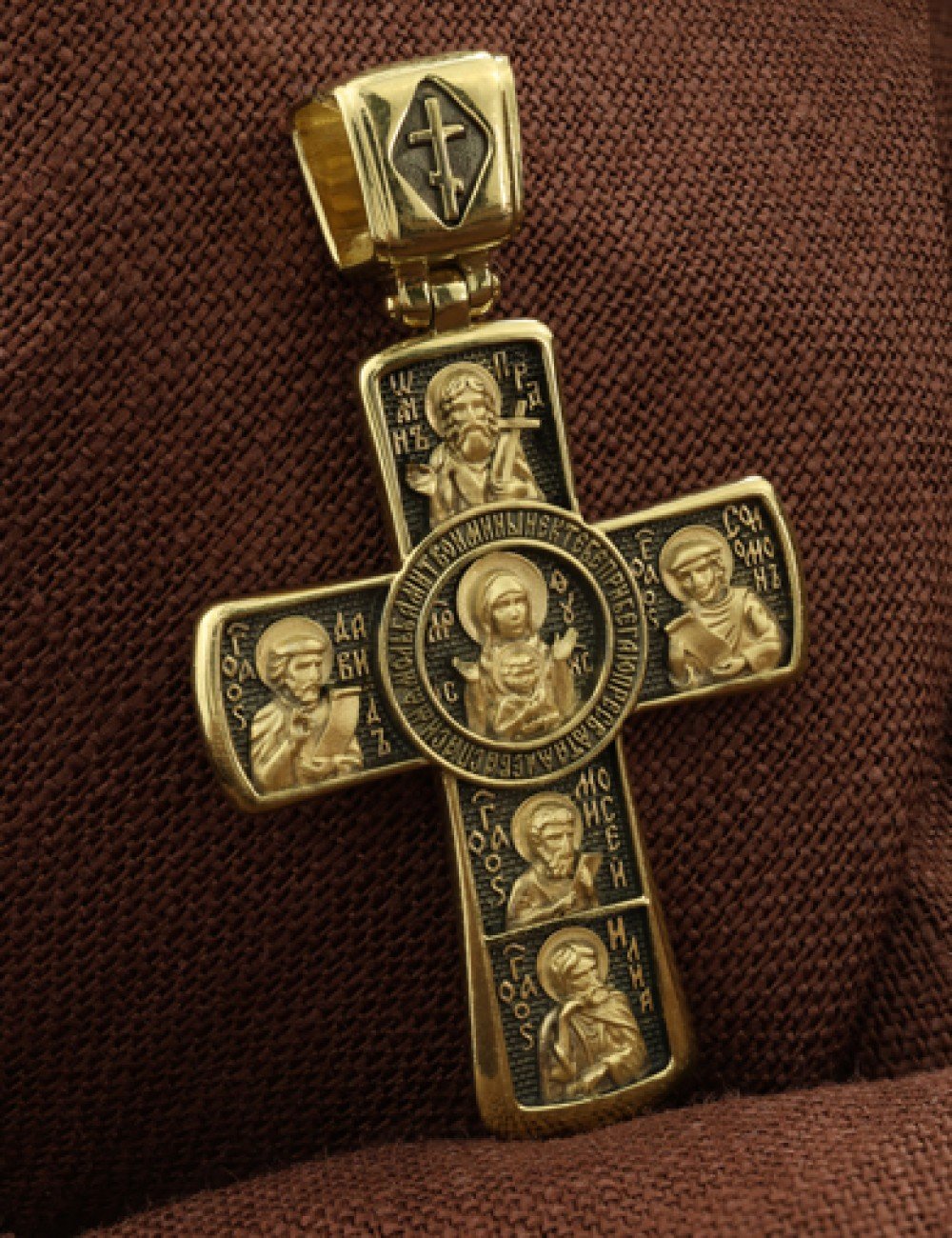 Крест из лимонного золота