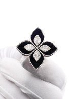 Кольцо из белого золота c бриллиантами и ониксом