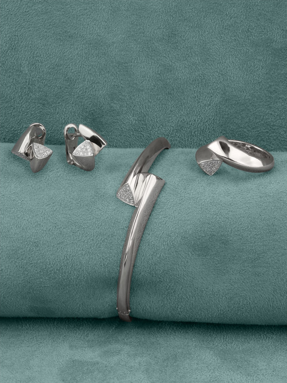 Браслет из белого золота 585 пробы c бриллиантами