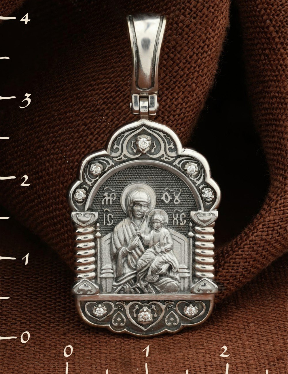 Образок из белого золота c бриллиантами