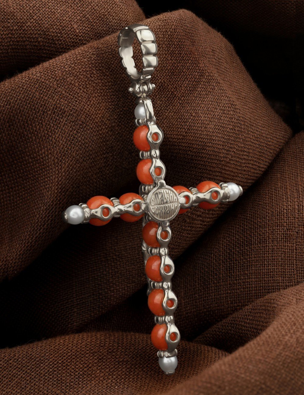 Крест из белого золота c жемчугом и кораллом