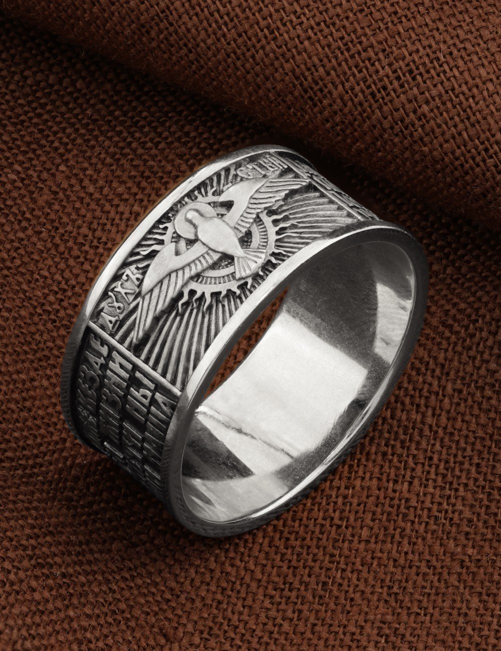 Кольцо из белого золота