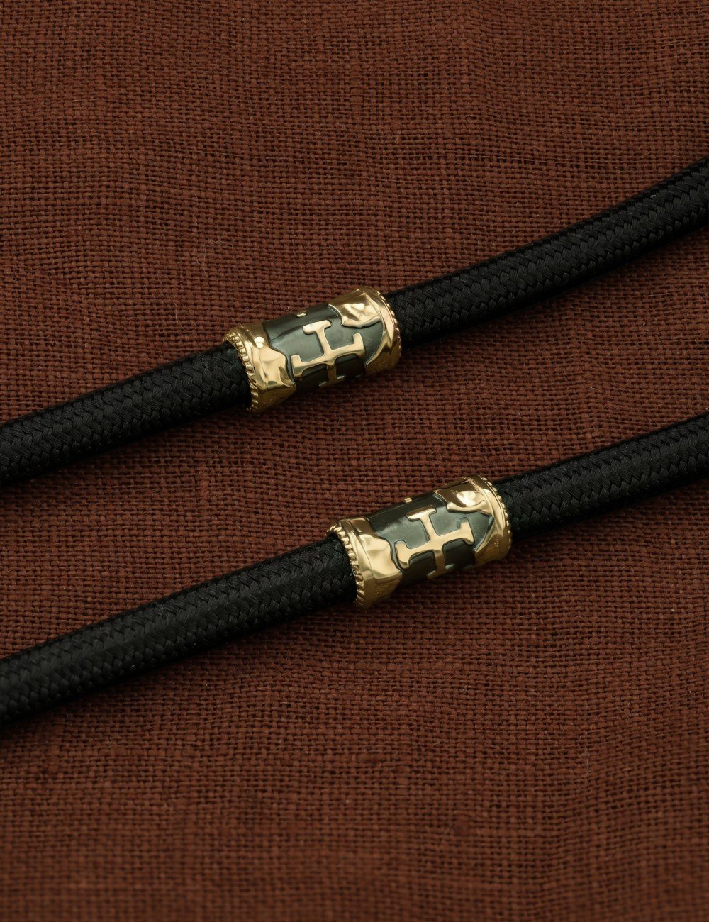 Шнурок шёлковый из зелёного золота c шёлковым шнурком