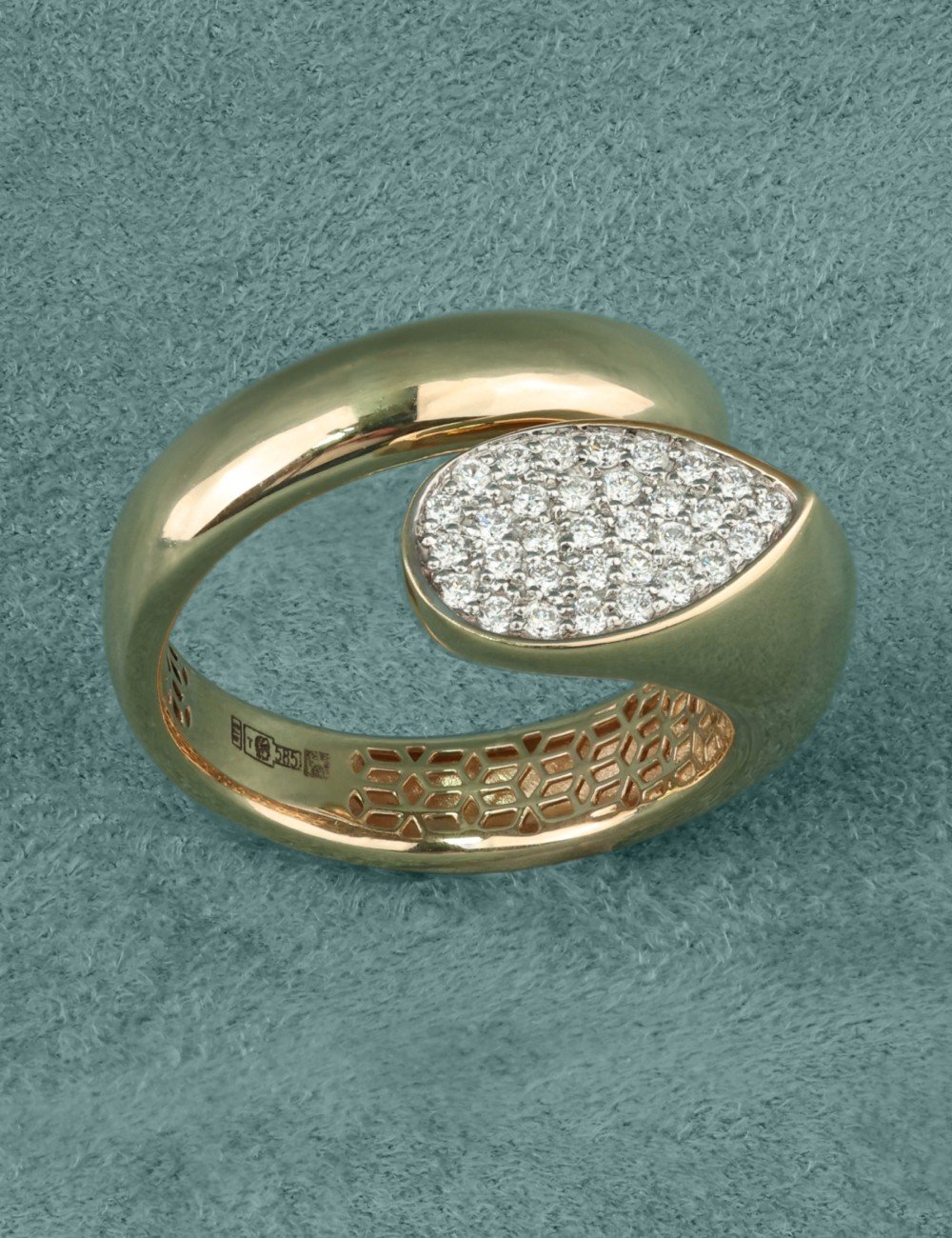 Кольцо из золота c бриллиантами