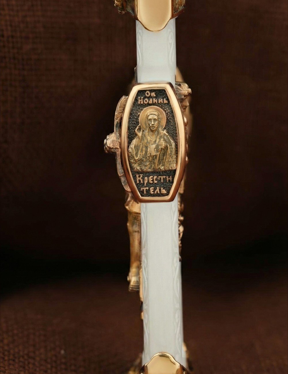 Крест из золота c бивнем мамонта