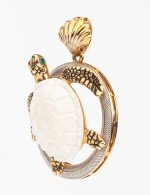 Подвеска из золота c эмалью и бивнем мамонта