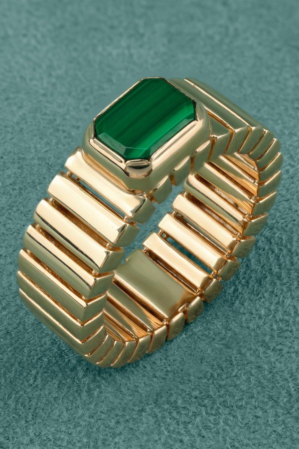 Кольцо из золота c малахитом