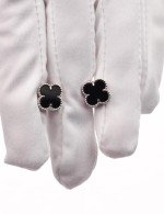 Серьги из белого золота c ониксом