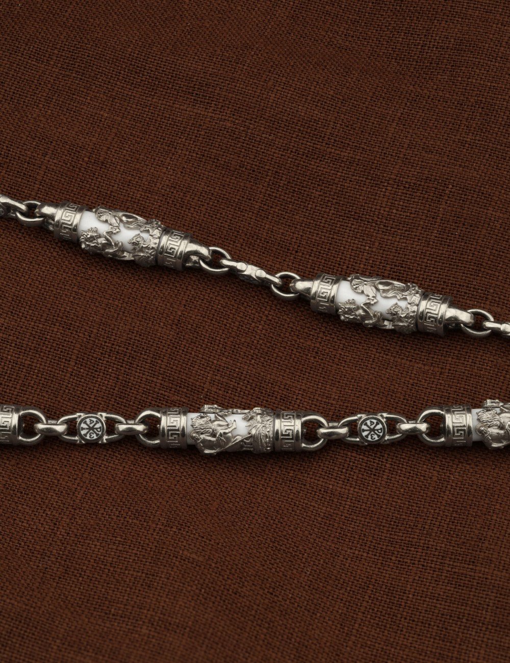 Цепь из белого золота c эмалью и бивнем мамонта