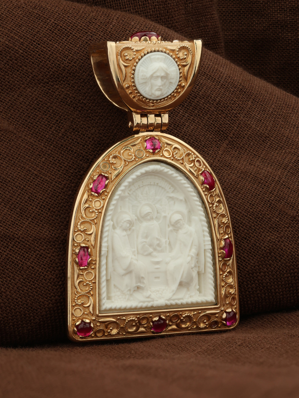 Нательная икона из красного золота 585 пробы c эмалью, рубином и бивнем мамонта