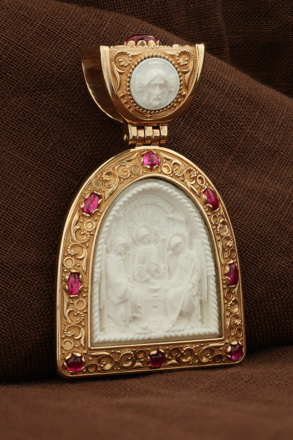 Нательная икона из красного золота 585 пробы c эмалью, рубином и бивнем мамонта