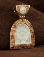 Образок из золота c эмалью, рубином и бивнем мамонта