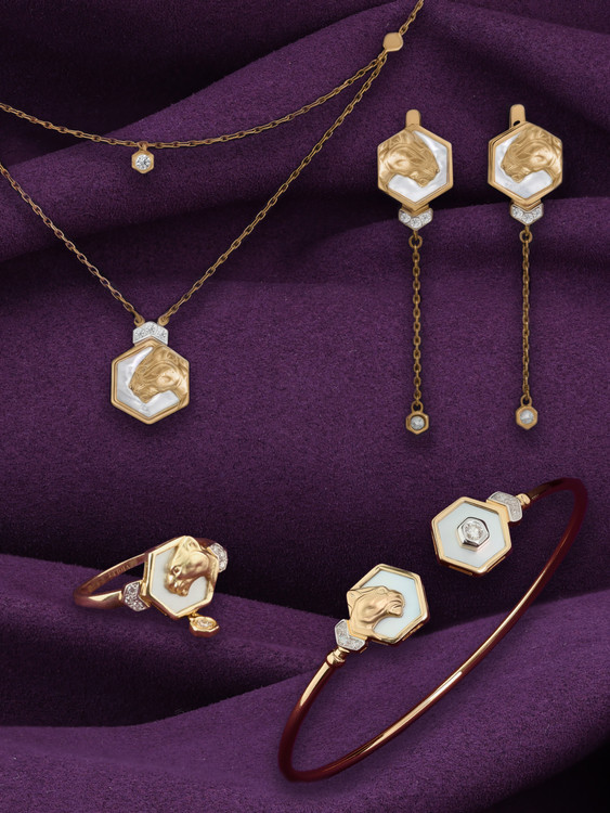 Кольцо из красного золота 585 пробы c бриллиантами и перламутром