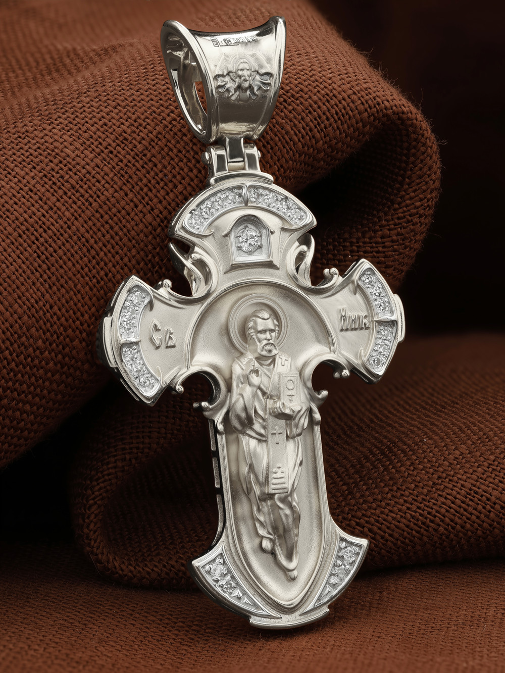 Крест из белого золота 585 пробы c бриллиантами