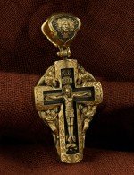 Крест из лимонного золота