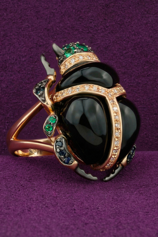 Кольцо из красного золота 585 пробы c бриллиантами, сапфиром, изумрудом и ониксом