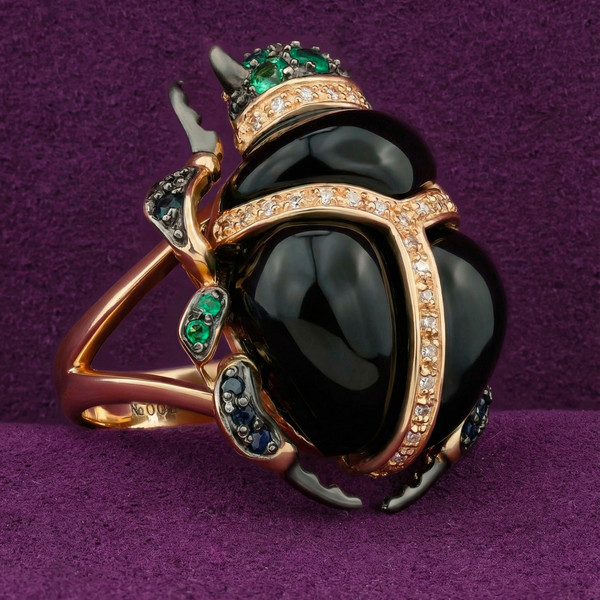 Кольцо из красного золота 585 пробы c бриллиантами, сапфиром, изумрудом и ониксом