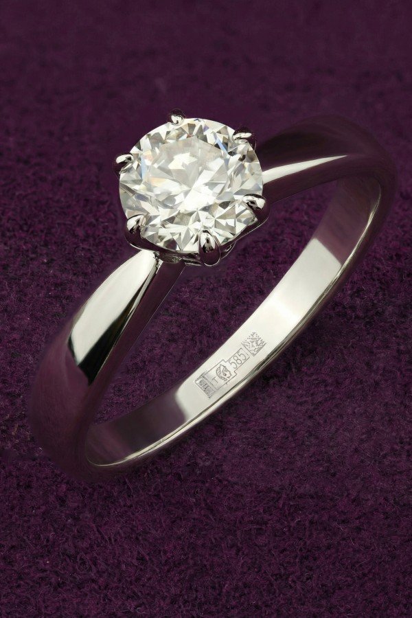 Кольцо из белого золота c бриллиантами