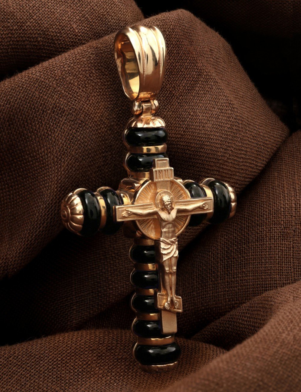 Крест из золота c ониксом