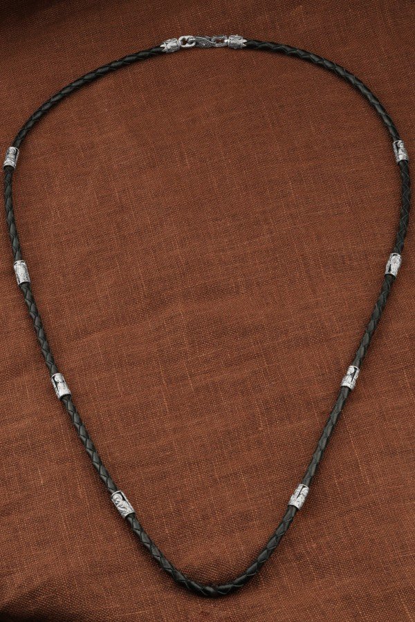 Гайтан из белого золота c кожаным шнурком