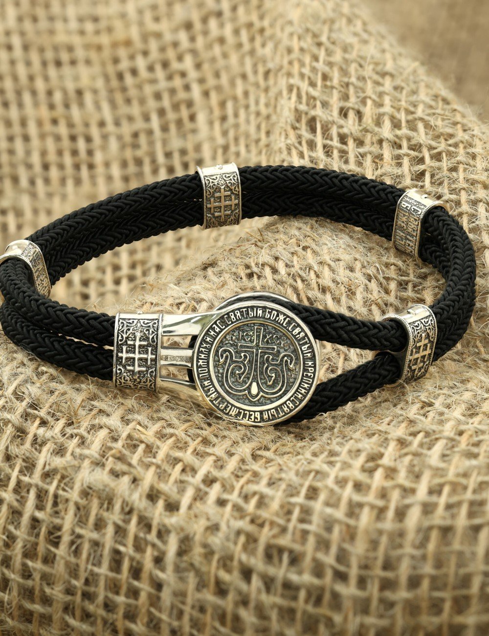 Браслет из серебра и золота c ониксом и шёлковым шнурком