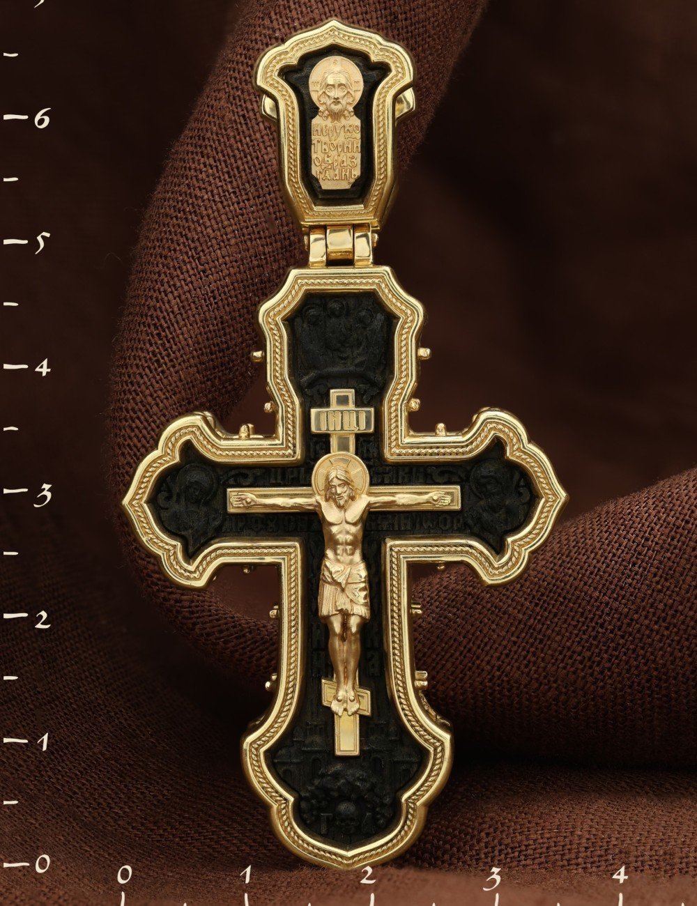 Крест из лимонного золота c эбеновым деревом