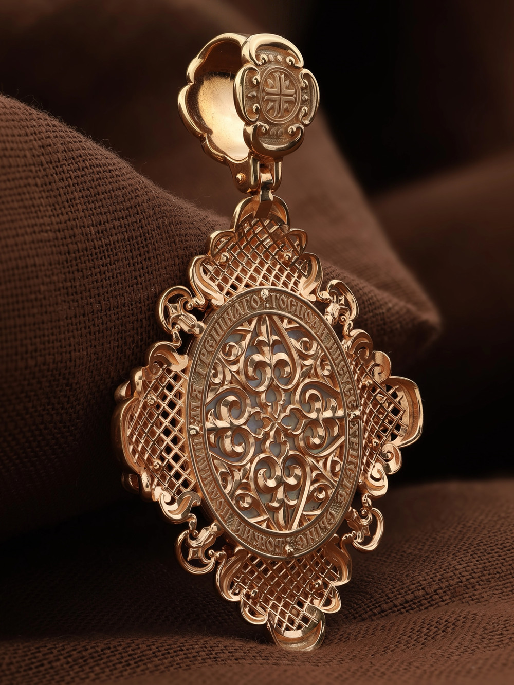 Нательная икона из красного золота 585 пробы c эмалью и перламутром