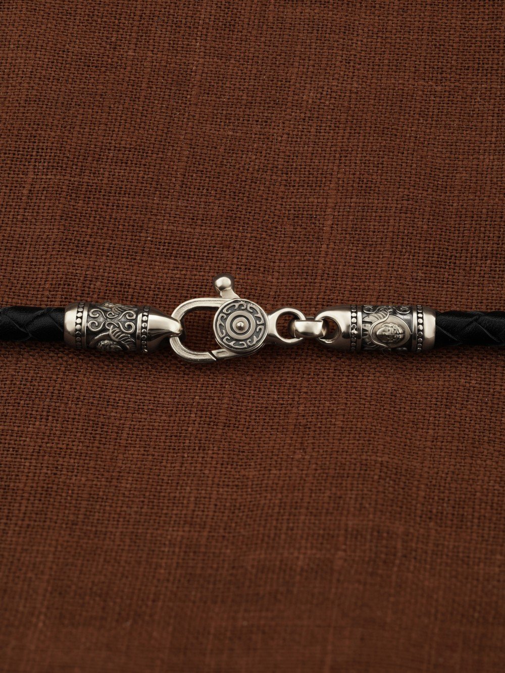 Гайтан из белого золота c кожаным шнурком