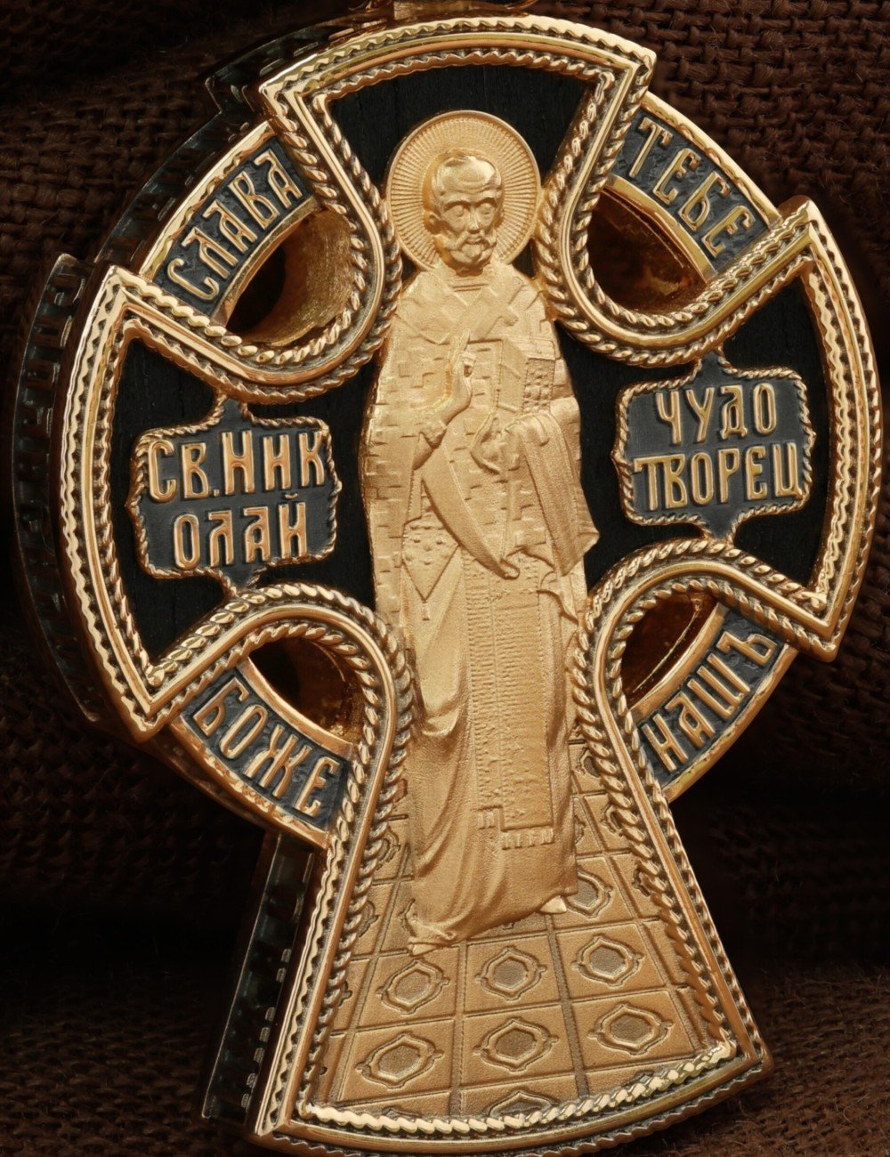 Крест из золота c эбеновым деревом