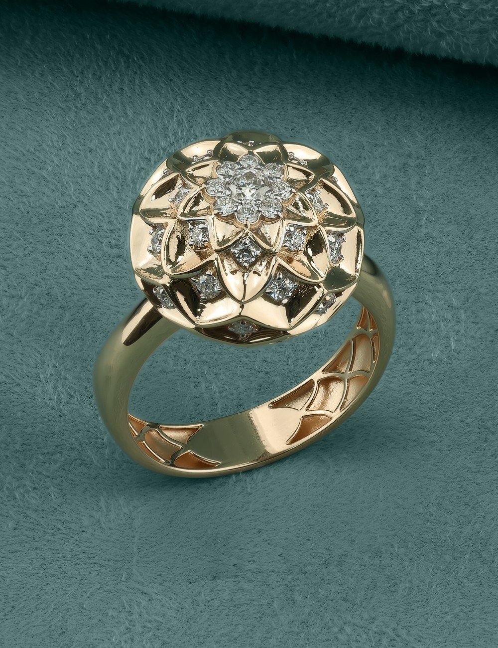 Кольцо из золота c бриллиантами