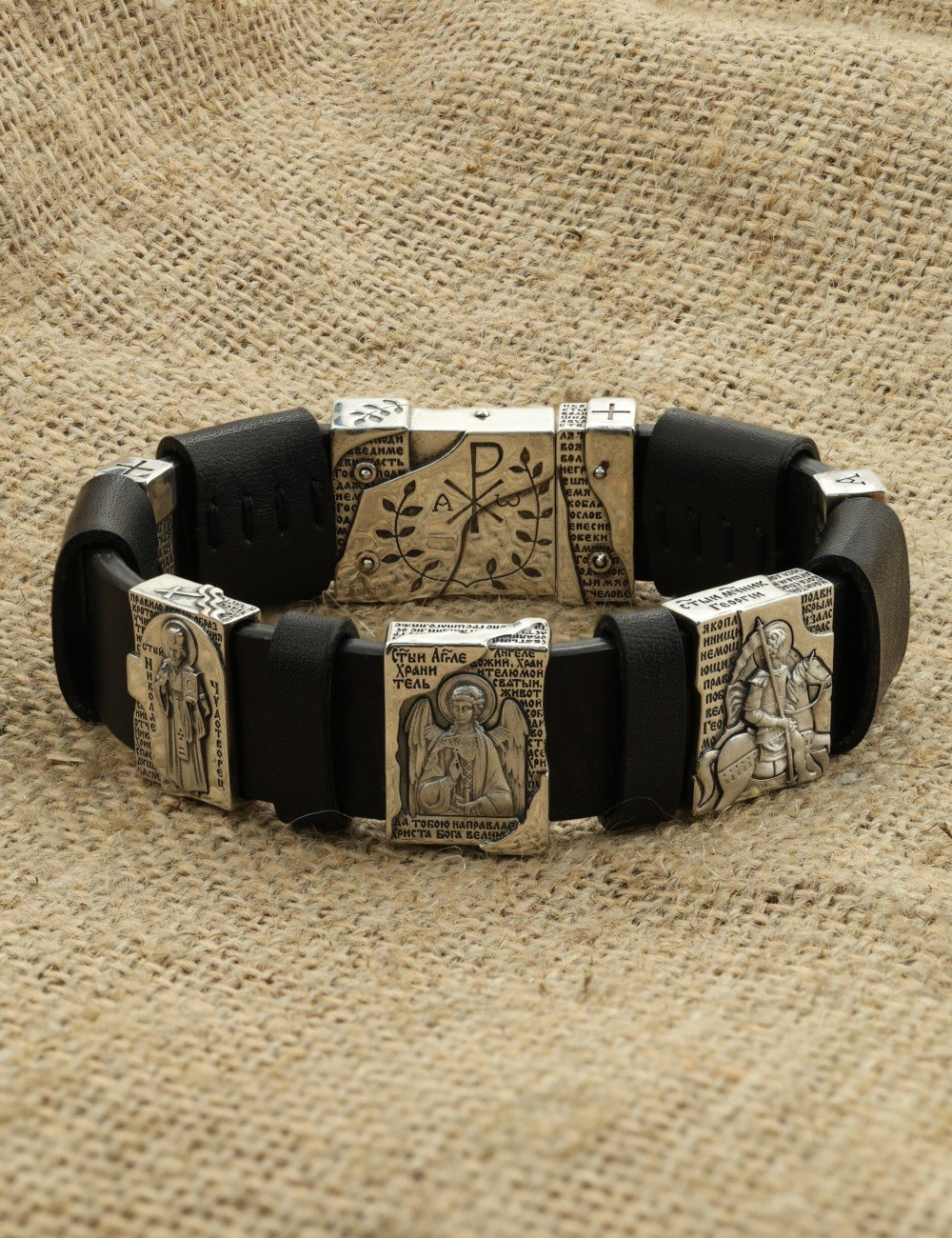 Браслет из серебра c кожаным шнурком