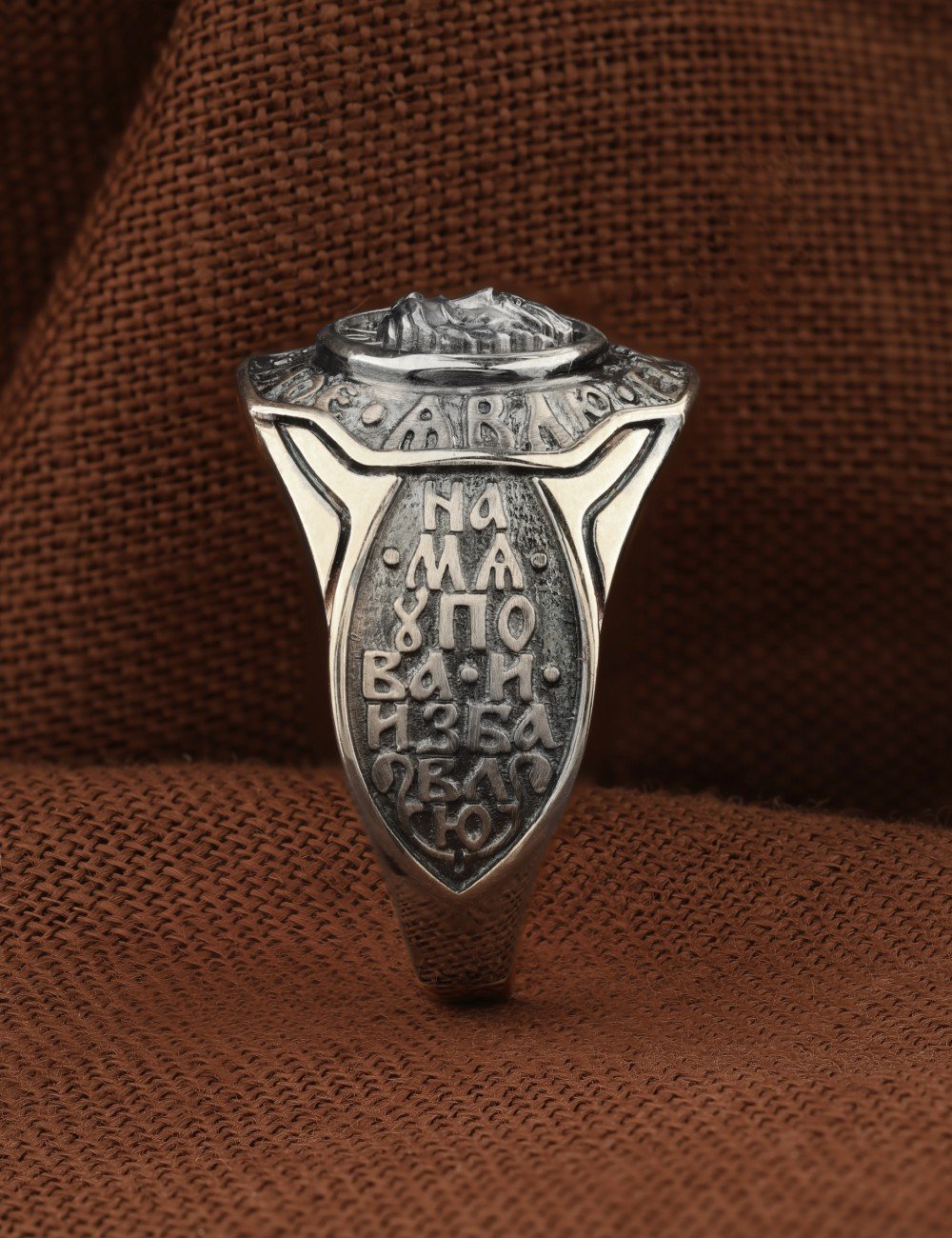 Кольцо из белого золота