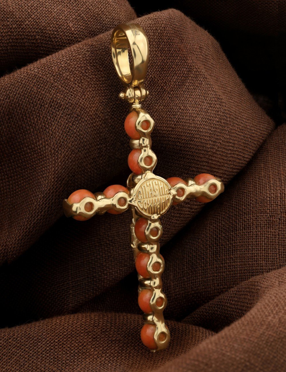 Крест из лимонного золота c кораллом