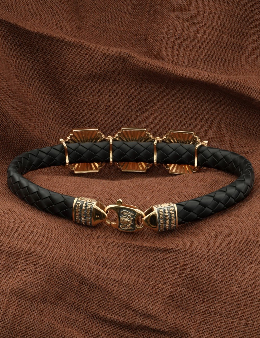 Браслет из золота c шнурком