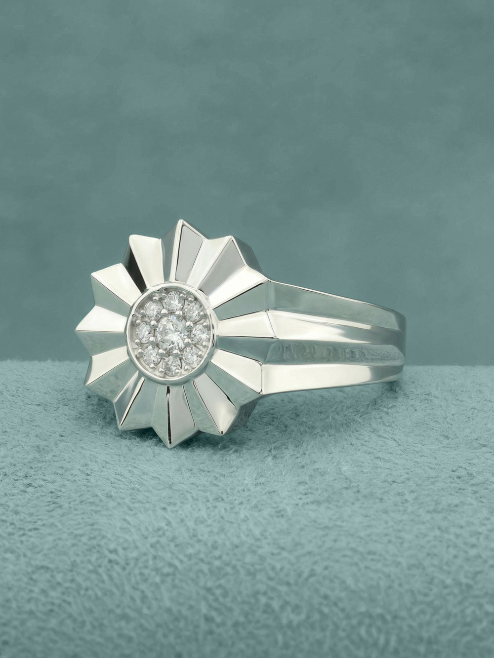 Кольцо из белого золота 585 пробы c бриллиантами