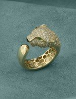 Кольцо из лимонного золота c бриллиантами, изумрудом и ониксом