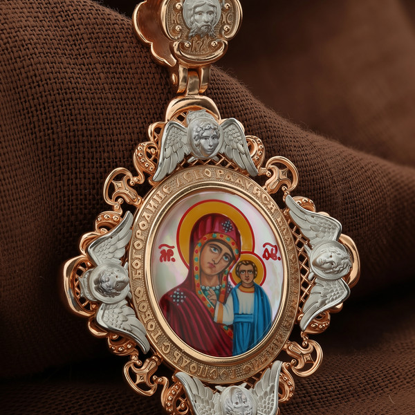 Нательная икона из красного золота 585 пробы c эмалью и перламутром