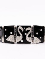 Браслет из белого золота c бриллиантами и ониксом