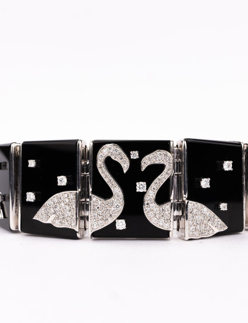 Браслет из белого золота c бриллиантами и ониксом