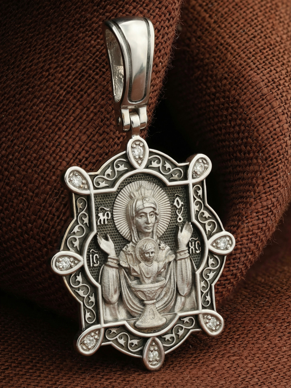 Нательная икона из белого золота 585 пробы c бриллиантами