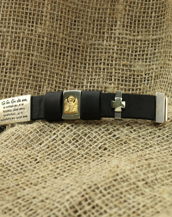 Браслет из серебра 925 пробы и золота 750 пробы c кожаным шнурком