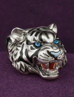 Кольцо из белого золота c эмалью