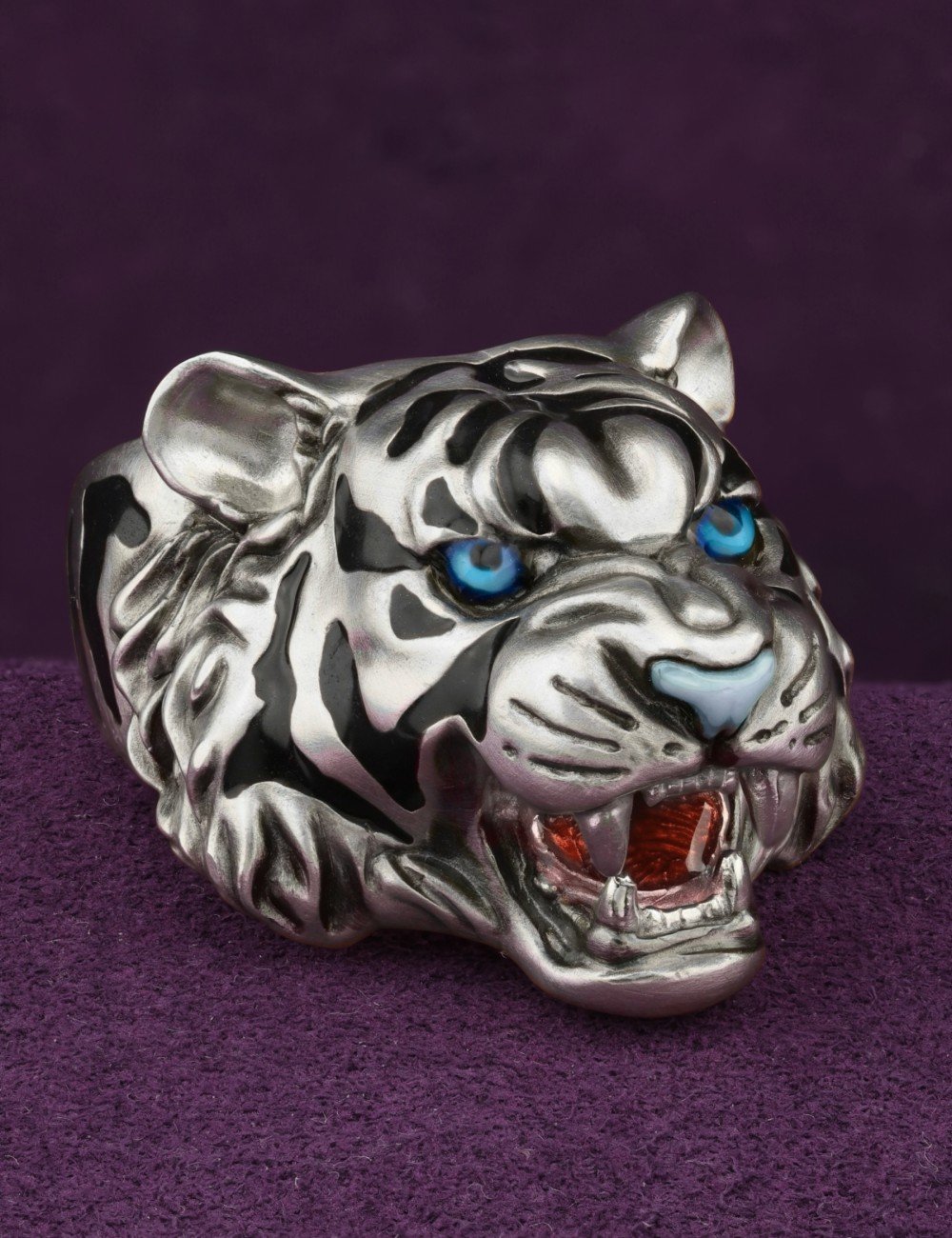 Кольцо из белого золота c эмалью