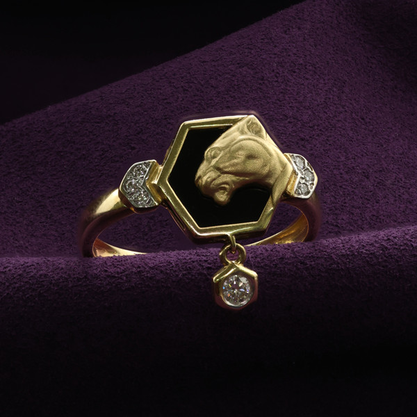 Кольцо из лимонного золота 585 пробы c бриллиантами и ониксом