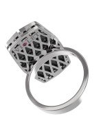 Кольцо из белого золота c бриллиантами, рубином и ониксом