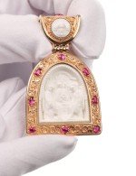 Образок из золота c эмалью, рубином и бивнем мамонта