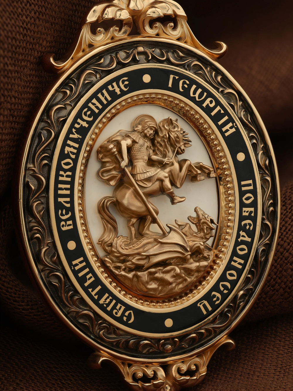 Нательная икона из красного золота 585 пробы c эмалью