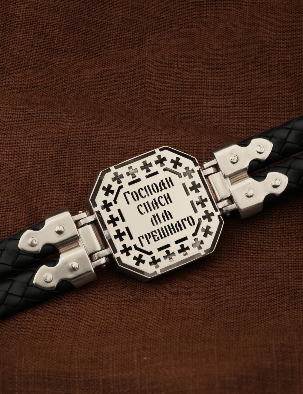 Браслет из белого золота c шнурком и ониксом